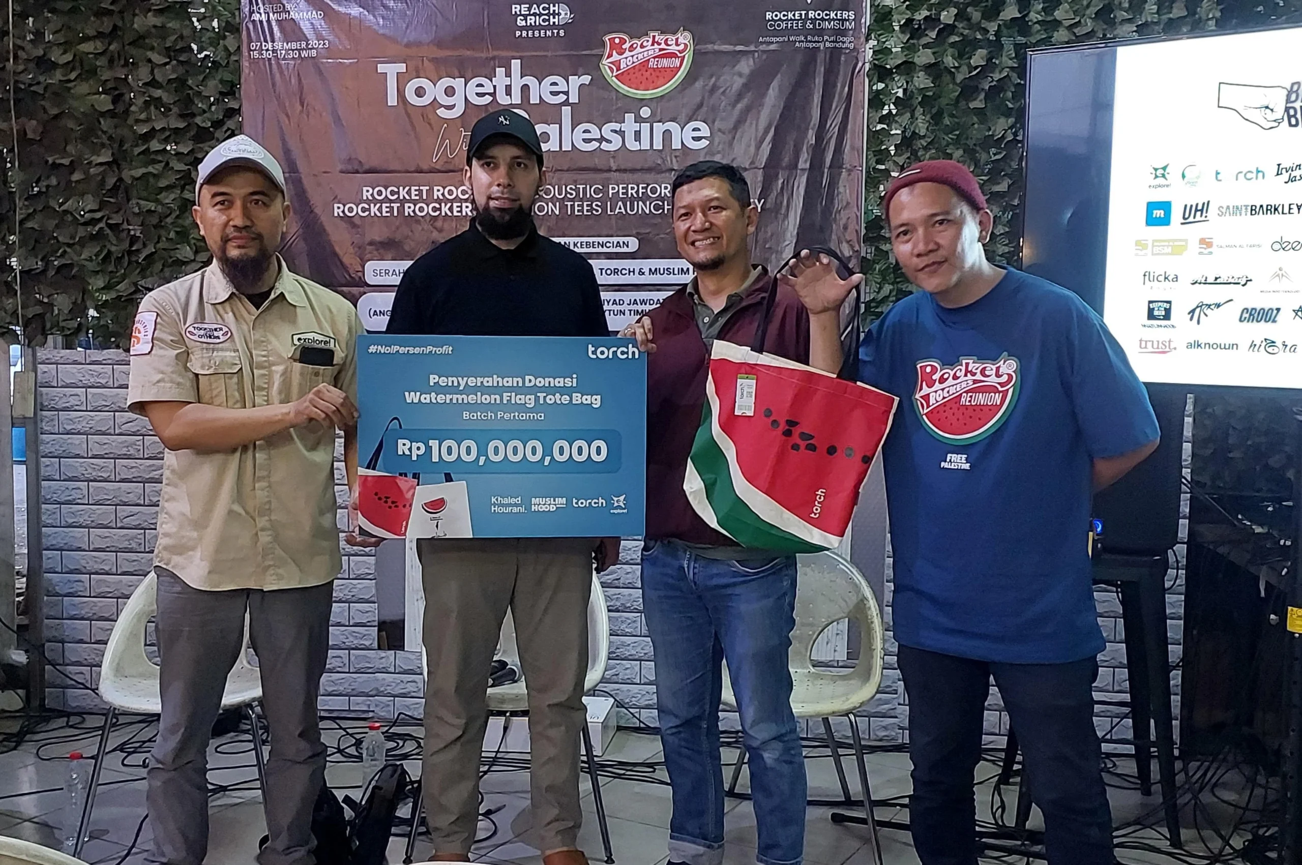 Kolaborasi Torch dan Muslimhood Salurkan Donasi Kemanusiaan Rp100 Juta untuk Palestina