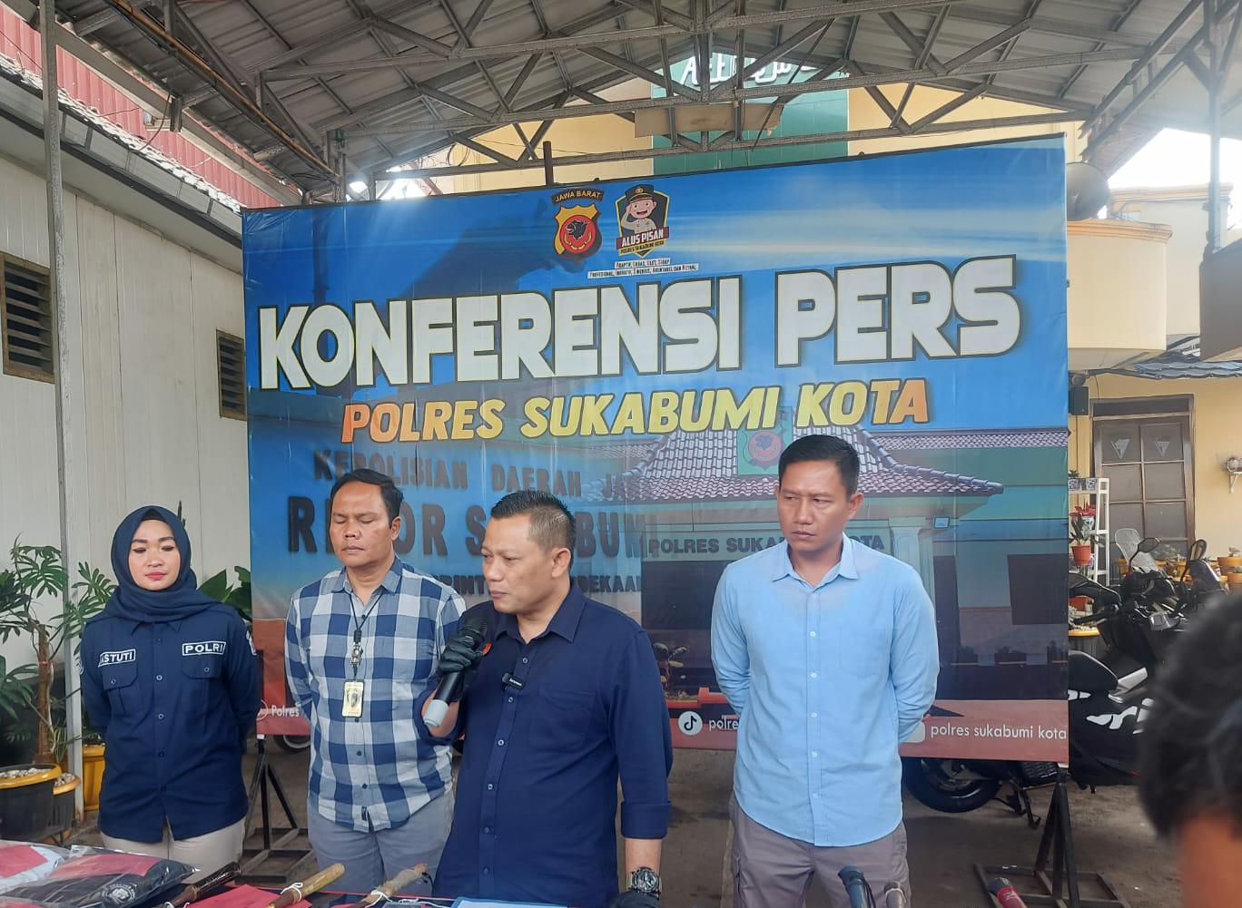 Kasat Reskrim Polres Sukabumi Kota, AKP Bagus Panuntun (tengah).