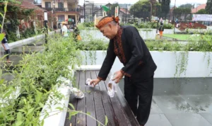 Minim Tempat Sampah Jadi Penyebab Sampah Berserakan di Alun-alun Lembang