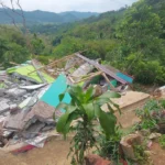 Sejumlah rumah di Kampung Tegalkaso, Kabupaten Sukabumi hancur akibat pergerakan tanah.
