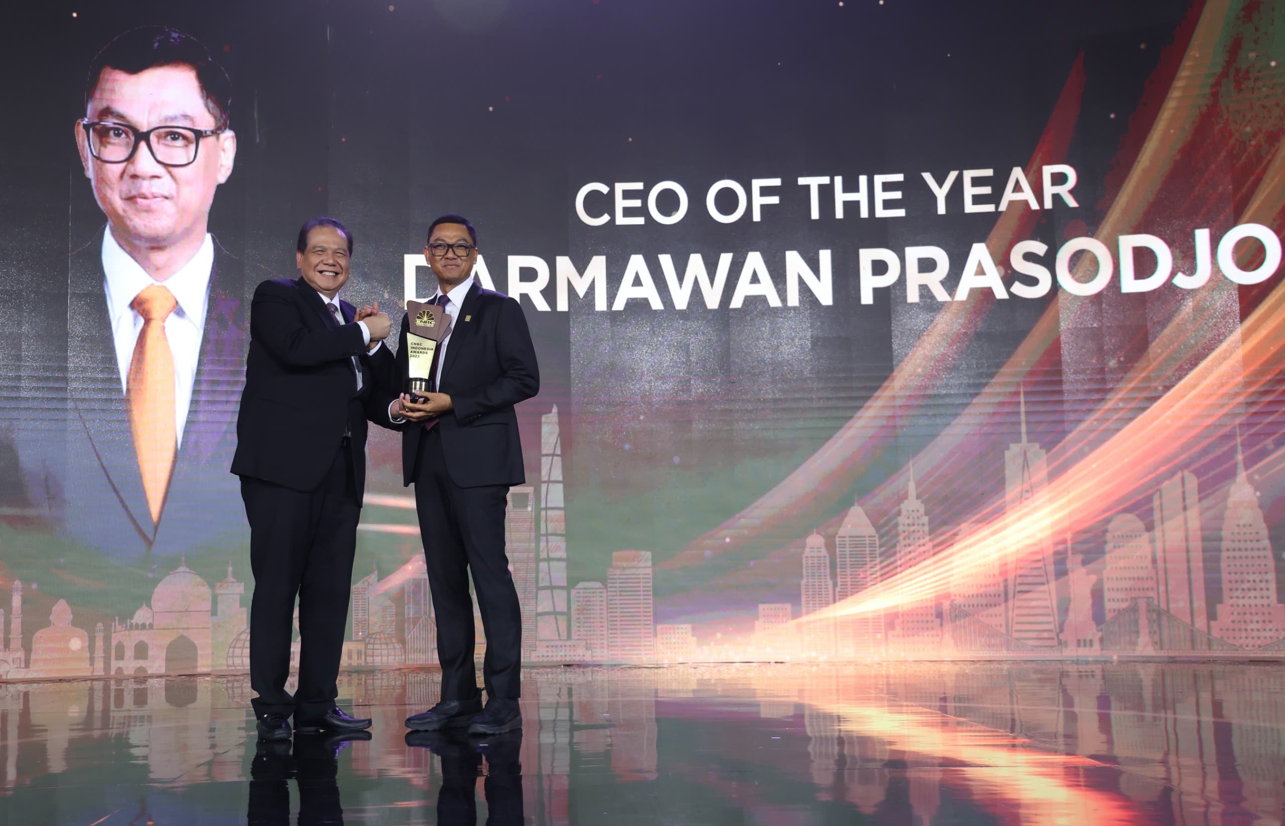 Dirut PLN Darmawan Prasodjo Dinobatkan Jadi CEO Of The Year