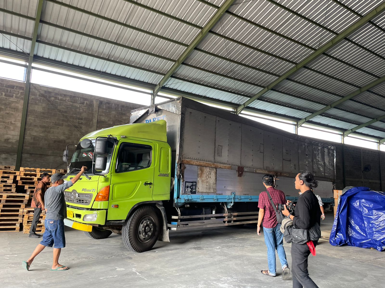 Satu dari Tiga Truk Distribusi Logistik Surat Suara ke KPU Kabupaten Bandung Alami Mogok