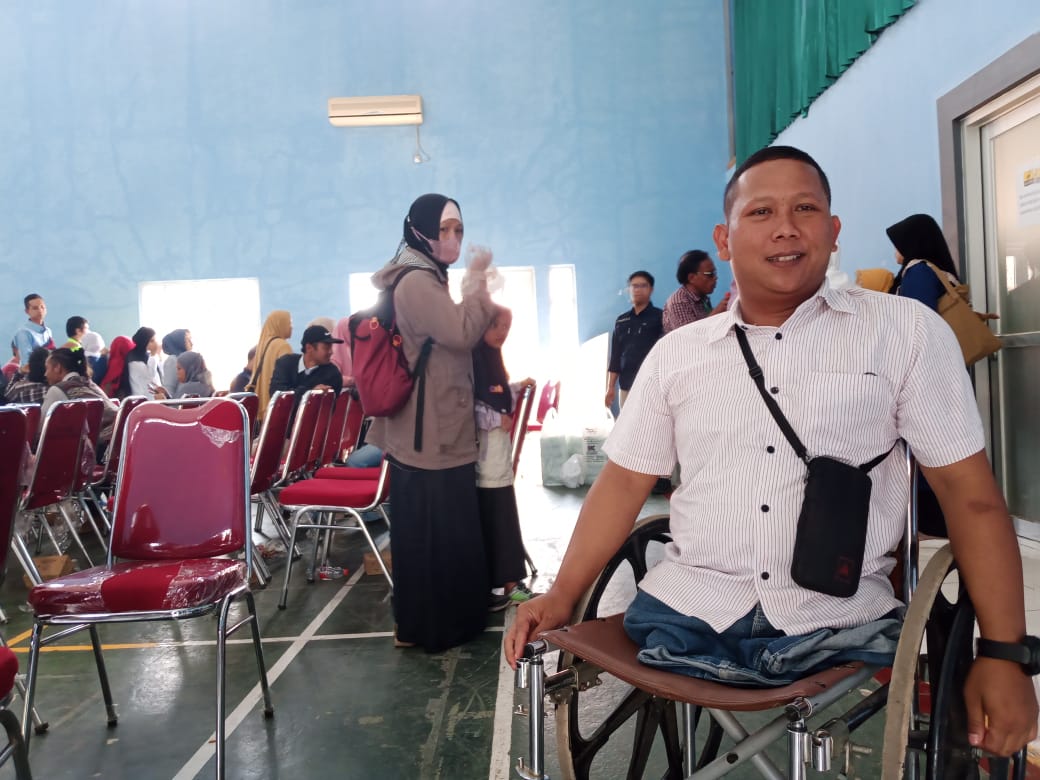 Ahmad Soleh (32), warga disabilitas yang mengikuti Sosialisasi Pemilu 2024 oleh KPU Jabar di Kota Cimahi.