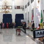 Pj Gubernur Jabar, Bey Triadi Machmudin, lantik Pj Bupati Majalengka dan Pj Bupati Subang di Gedung Sate, Kota Bandung (19/12).