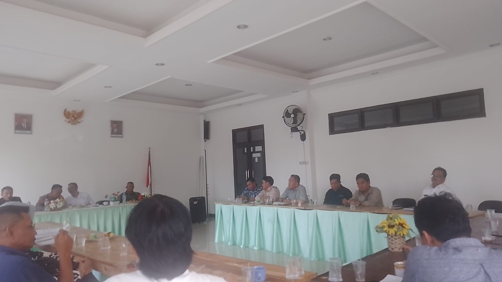 Suasana mediasi antara penggarap dan PT BSS terkait lahan Cijeruk, Kabupaten Bogor (20/12).