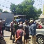 Satu unit kendaraan roda empat terbakar di Jalan Raya Rancaekek-Majalaya, Kabupaten Bandung. (Yanuar/Jabar Ekspres)