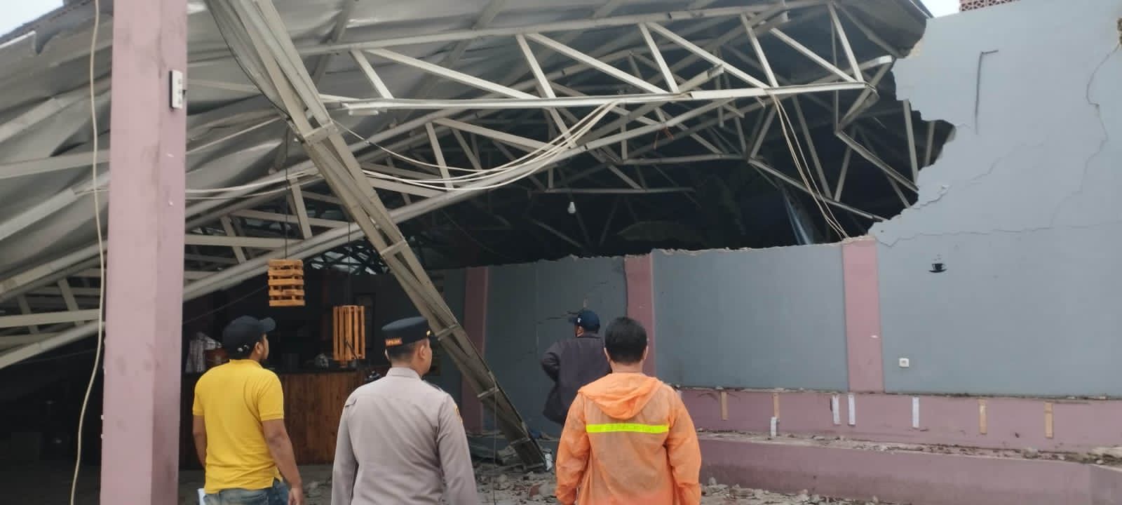 Angin Puting Beliung Terjang 3 Kecamatan di Kabupaten Bandung, 90 Rumah Rusak