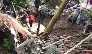 Hujan Deras, Kirmir di Maleer Bandung Ambruk, Akses Jalan Ditutup