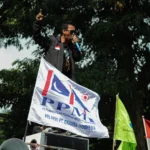 Ist. Buruh di Jabar saat gelar aksi pengawalan UMK 2024 di Gedung Sate Bandung. Dok. Jabar Ekspres.