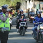 Polantas bertugas di kawasan Jalan Kiara Condong, Kota Bandung. (Pandu Muslim/Jabar Ekspres)