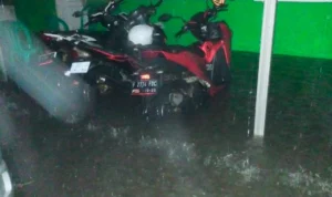 Kantor Desa Gunungputri Terendam Banjir Imbas Bangli Tambal Ban, Kepala Desa: Bongkar!