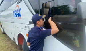 Jelang Nataru, Petugas Lakukan Ramp Check dan Tes Urine Bagi Kendaraan yang Masuk Puncak