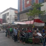 Situasi terkini di Jalan Daem Kaum, Kota Bandung setelah bentrokan yang terjadi antara PKL dan Satpol PP (Sandi Nugraha /JE)