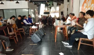 Ketua Pelaksana Timnas AMIN Sudirman Said dalam diskusi publik OTW 2024 di Filosofi Kopi Braga, Kota Bandung, Kamis 14 Desember 2023.