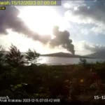 Waspada! Erupsi Gunung Anak Krakatau, Warga Keluhkan Sesak Napas
