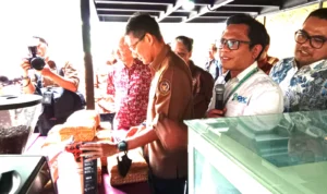 Menteri Pariwisata dan Ekonomi Kreatif Sandiaga Salahuddin Uno usai memberikan kuliah umum kepada para mahasiswa Poltekpar NHI Bandung, Rabu 13 Desember 2023.