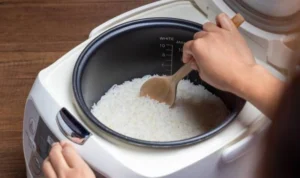Berapa Menit Memasak Nasi untuk Hasil Terbaik, di Panci atau Rice Cooker?