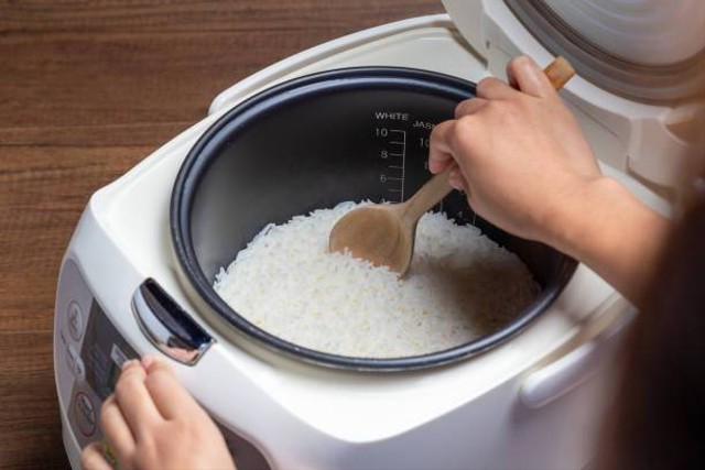 Berapa Menit Memasak Nasi untuk Hasil Terbaik, di Panci atau Rice Cooker?