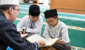 ILUSTRASI interaksi anak agar mencintai Al-quran. (freepik0