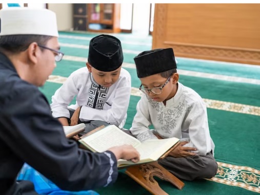 ILUSTRASI interaksi anak agar mencintai Al-quran. (freepik0
