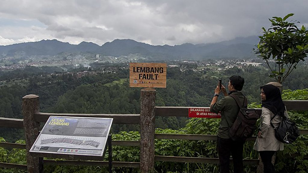 Sesar Lembang, wilayah berbahaya yang menjadi wisata primadona.