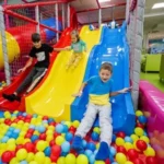ILUSTRASI Memilih Playground yang aman untuk anak (freepik)