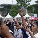 Puluhan ribu orang guru honorer deklarasikan dukung Prabowo Gibran dan bagikan tiket umroh di Lapang Panahan Si Jalak Harupat, Kabupaten Bandung, Sabtu (27/1/2024). Foto Istimewa