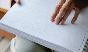 ILUSTRASI: Cara membaca huruf Braille. (pexels)