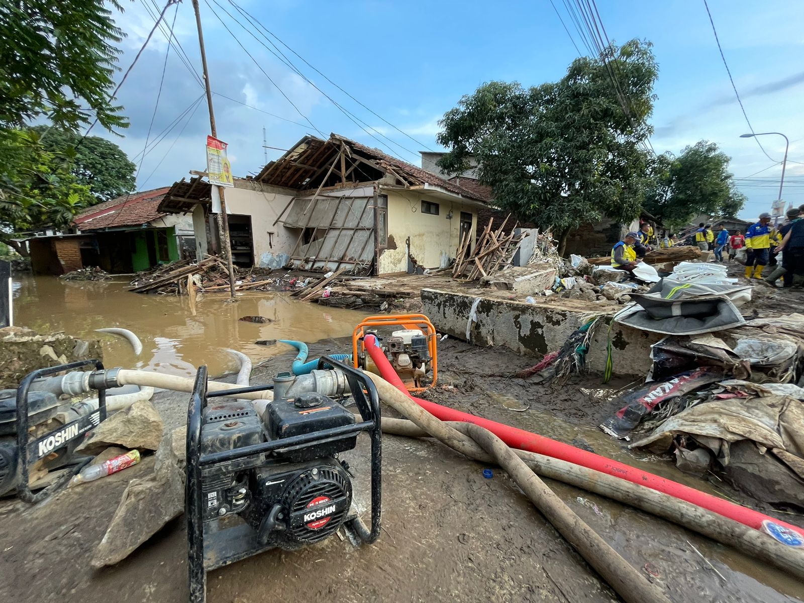 Bupati Bandung Kunjungi Lokasi Jebolnya Tanggul Sungai Cigede: Fokus ...