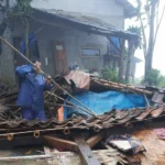 Sedang Berada di Dapur, Ibu Rumah Tangga di Sukabumi Tertimpa Bagunan