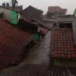 700 KK di Dayeuhkolot Terjebak Banjir Imbas Tembok Penahan Sungai Jebol