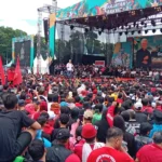 Puluhan ribu masyarakat tampak antusias menghadrir Kampanye Akbar Ganjar Pranowo di Bandung, Minggu 21 Januari 2024.
