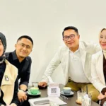 Mantan Bupati Bandung Barat, Hengky Kurniawan dan mantan Gubernur Jawa Barat, Ridwan Kamil saling bertemu selepas tak lagi menjabat sebagai kepala daerah. Selasa (30/1). Foto istimewa