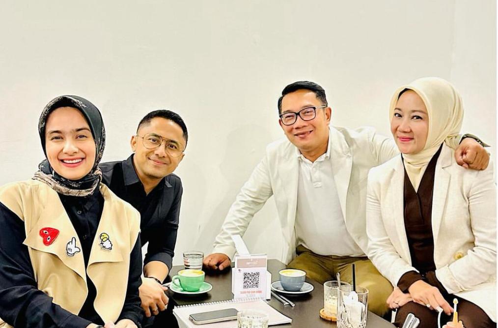 Mantan Bupati Bandung Barat, Hengky Kurniawan dan mantan Gubernur Jawa Barat, Ridwan Kamil saling bertemu selepas tak lagi menjabat sebagai kepala daerah. Selasa (30/1). Foto istimewa