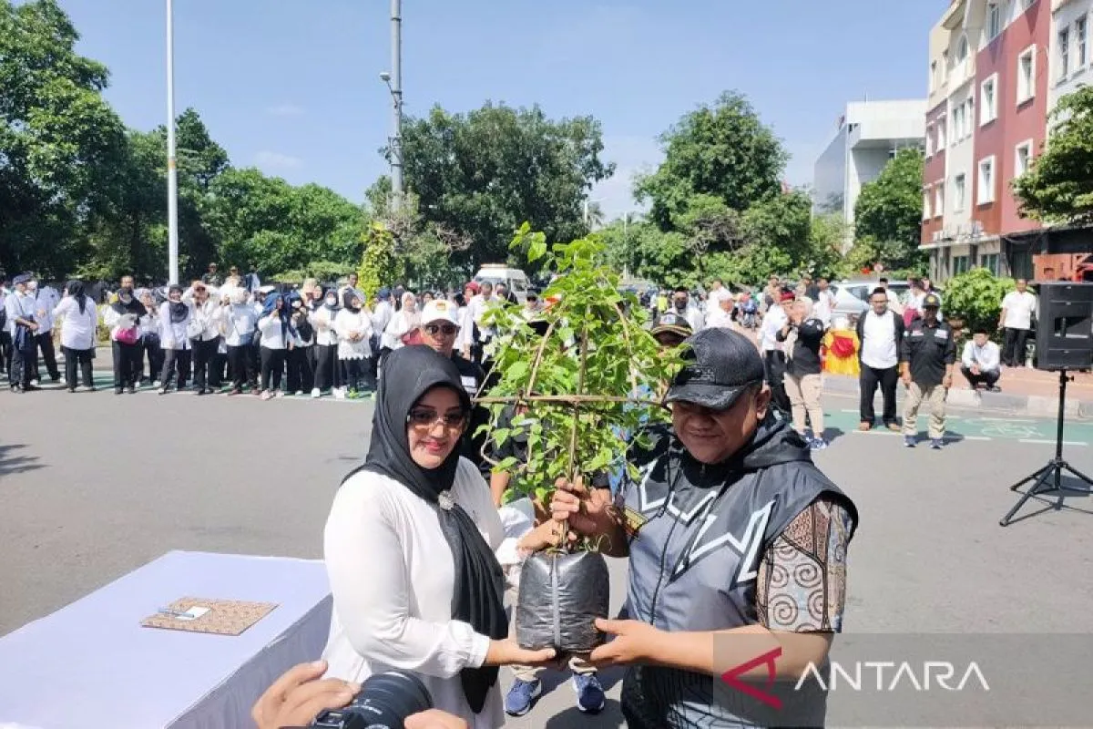 Pelantikan petugas Kelompok Penyelenggara Pemungutan Suara (KPPS) oleh Komisi Pemilihan Umum (KPU) Jakarta Barat (Jakbar) di Centra Niaga Puri, Kembangan, Jakarta Barat, Kamis (25/1/2024).