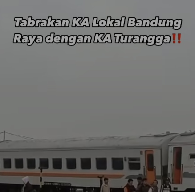 kereta lokal Commuter Line Bandung Raya dengan KA Turangga