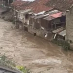 Sungai Cikapundung Meluap, Kawasan Braga Banjir Kendaraan Tak Bisa Melintas / Tangkapan Layar