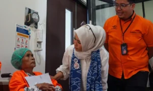 Pertiwi Indonesia yang didukung PT Pos Indonesia, menggelar kegiatan bakti sosial (baksos) operasi katarak untuk masyarakat secara gratis.
