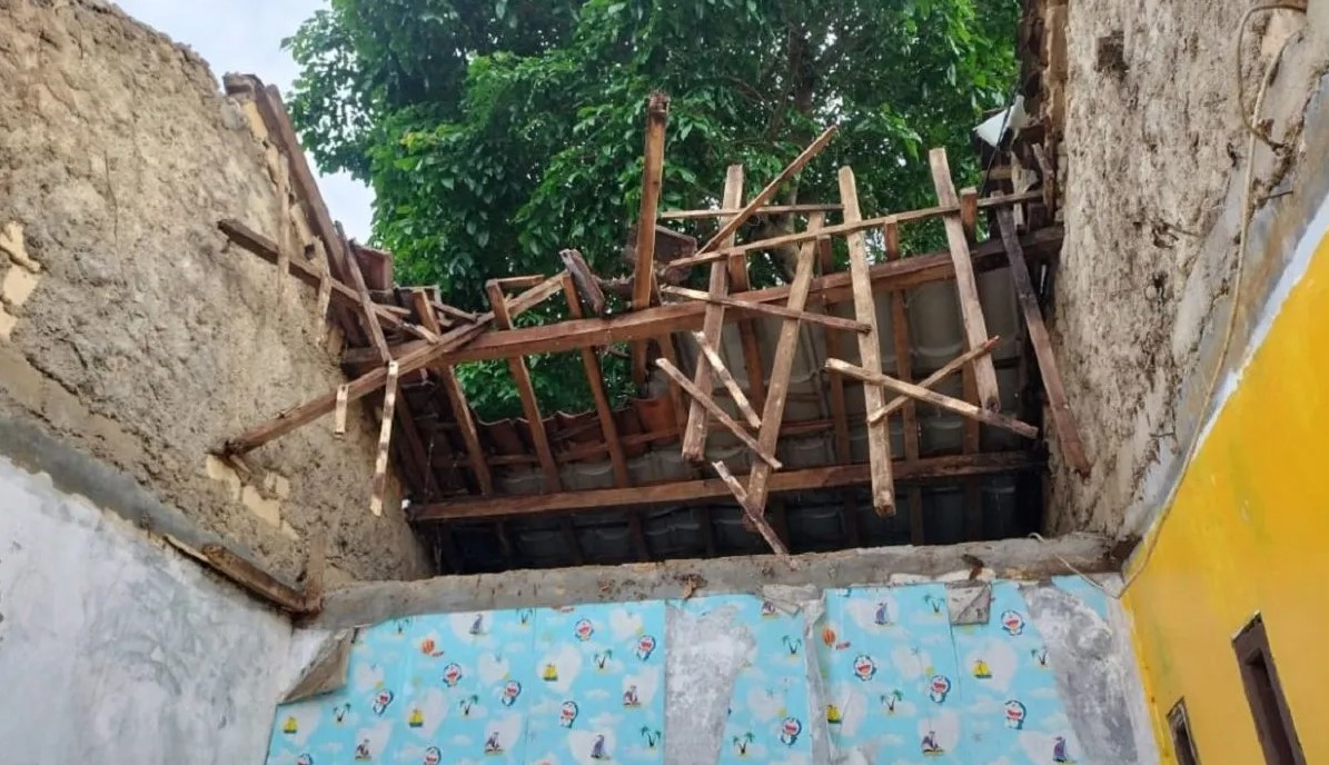 Angin Puting Beliung dan Tanah Longsor Landa Sukabumi, 6 Warga Mengungsi