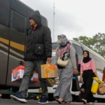 Calon penumpang di Terminal Cicaheum, Kota Bandung. (Pandu Muslim/Jabar Ekspres)