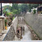 Doc. Pembersihan Sungai Pasar Antri oleh Sektor 3 Kodim 0609 Cimahi dan Masyarakat (mong)