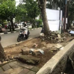 MENGENASKAN: Kondisi trotoar di Jalan Pahlawan, Kota Bandung.