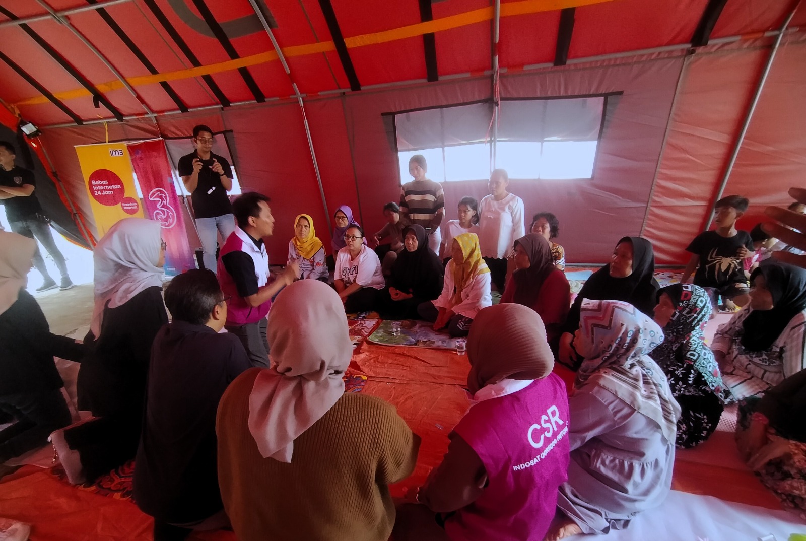 Aksi Tanggap Bencana, Indosat Ooredoo Hutchison Salurkan Bantuan untuk Korban Gempa Sumedang