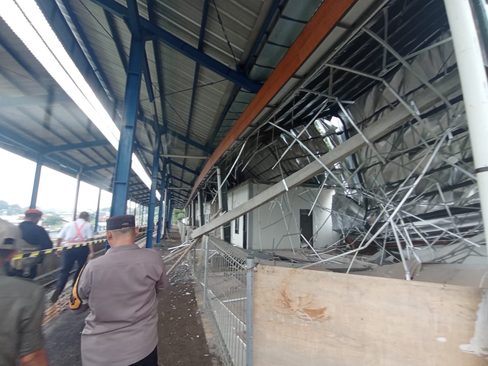 Kondisi Stasiun Maseng, Kabupaten Bogor pasca longsor yang menimpa pada Minggu, 7 Januari 2024.