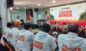 Ketua DPW PKS Jabar Haru Suandharu saat meluncurkan Seger Bener, Senin (08/01)