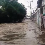Doc. Arus Banjir Deras Cigugur Tengah Menyebabkan Pintu Air Jebol (istimewa)