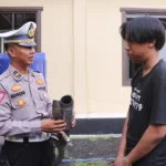 Polisi sedang menindaklanjuti pengguna knalpot brong di Mapolres Kota Banjar, Senin 8 Januari 2024.