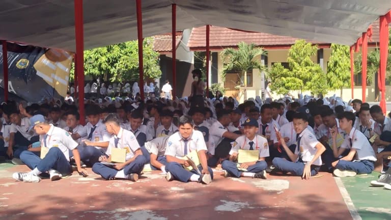 Langkah Pemprov Jabar dalam memenuhi 144 kecamatan yang belum memiliki SMA/SMK Negeri.