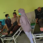 Korban keracunan massal saat di Puskesmas Ciomas, Kabupaten Bogor.