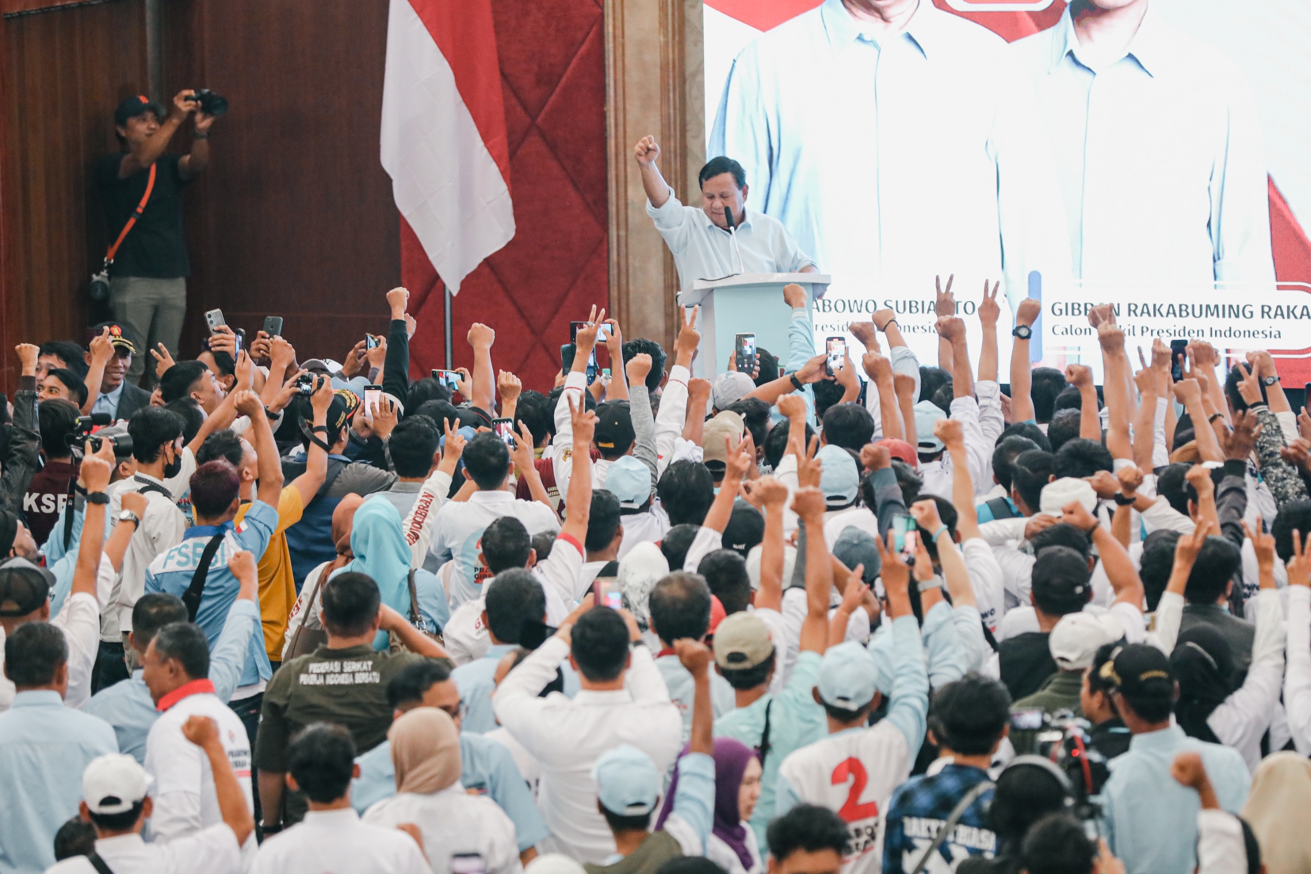 Capres No. 2, Prabowo Subianto, sat menghadiri Deklarasi Konfederasi Serikat Pekerja Nusantara (KSPN) di Bandung, 14 Januari 2024.